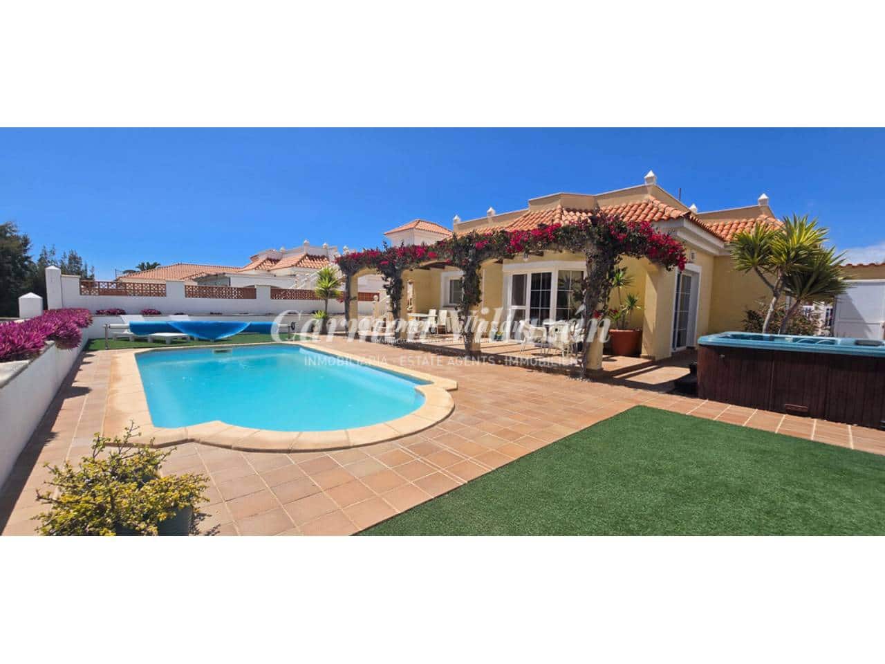 4 soverom Villa til salgs i Caleta de Fuste med svømmebasseng garasje - € 499 000 (Ref: 9828171)