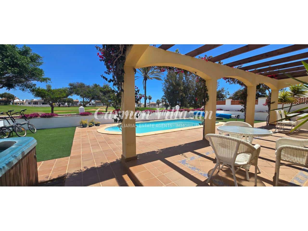 4 soverom Villa til salgs i Caleta de Fuste med svømmebasseng garasje - € 499 000 (Ref: 9828171)