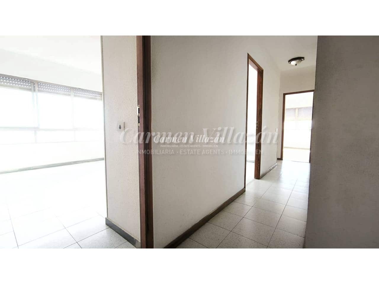 Piso de 4 habitaciones en Puerto del Rosario en venta - 250.000 € (Ref: 9877771)