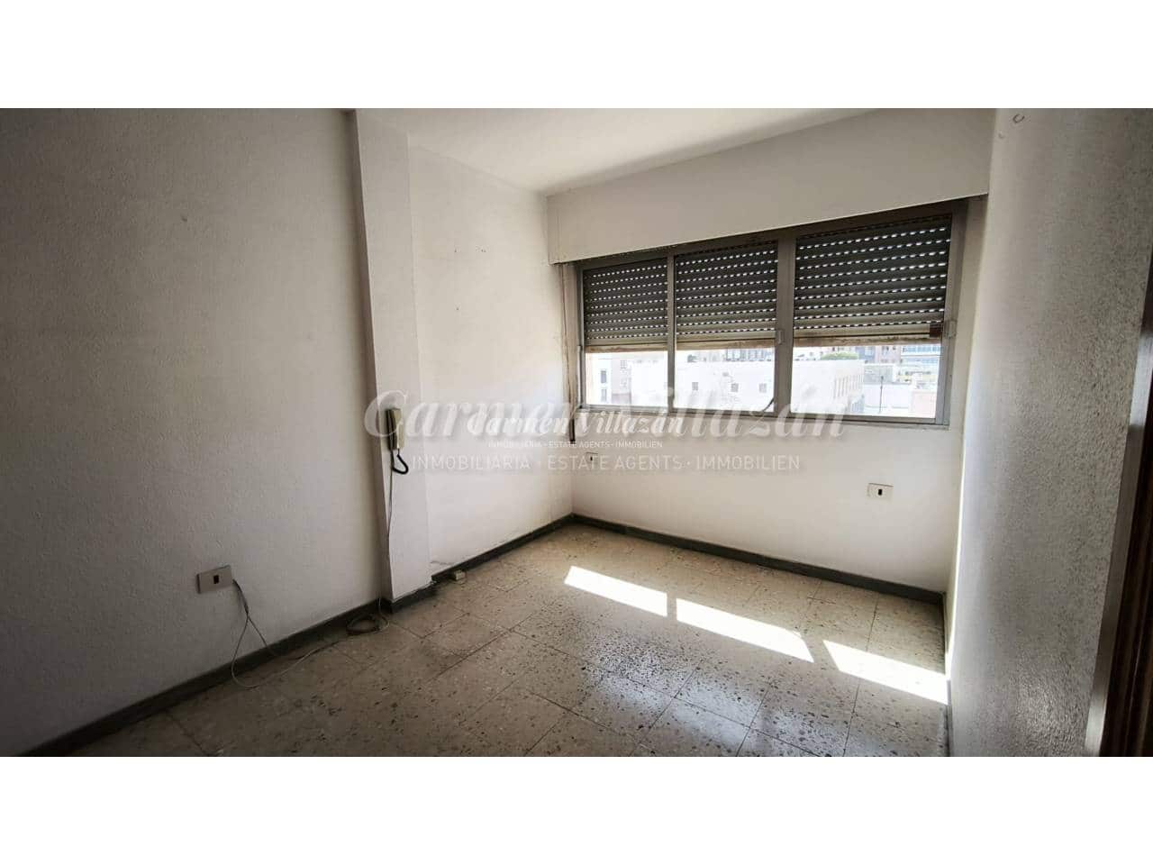Piso de 4 habitaciones en Puerto del Rosario en venta - 250.000 € (Ref: 9877771)