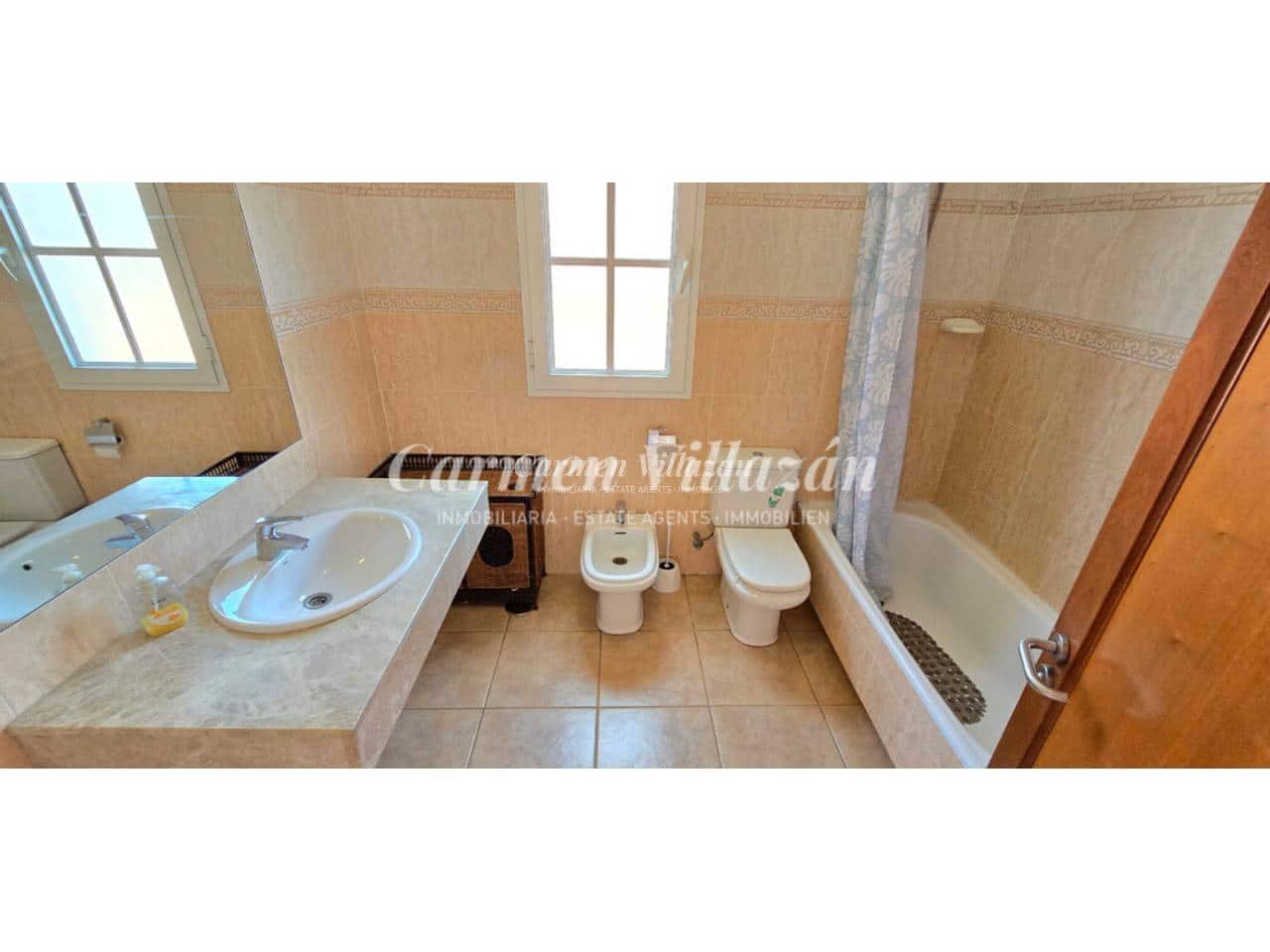 3 bedroom Apartment for sale in Caleta de Fuste with pool garage - € 295,000 (Ref: 9935404)