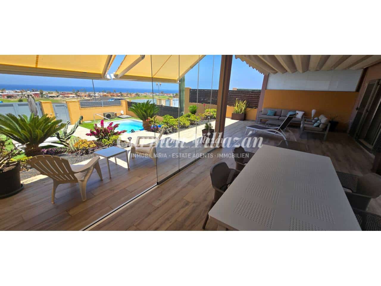 3 chambre Villa/Maison à vendre à Caleta de Fuste avec piscine garage - 450 000 € (Ref: 9945014)