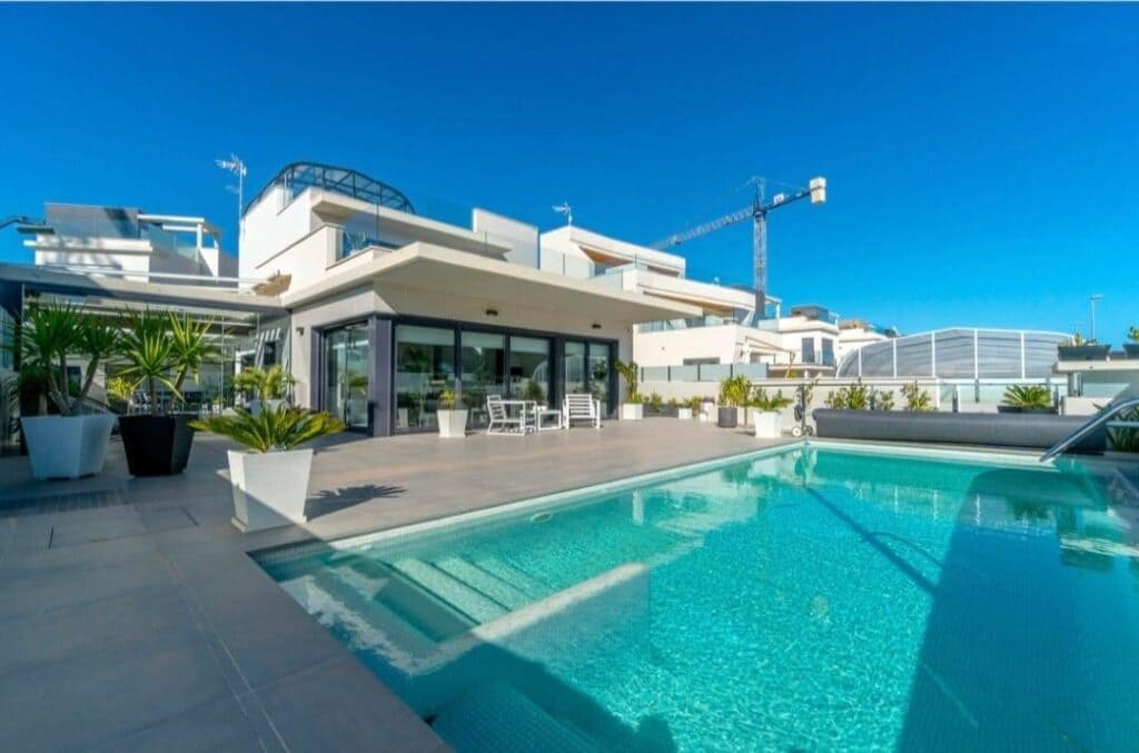 3 Zimmer Villa zu verkaufen in Campoamor mit Pool Garage - 1.250.000 € (Ref: 10168826)