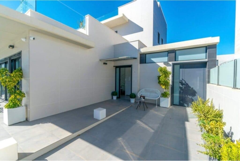 3 Zimmer Villa zu verkaufen in Campoamor mit Pool Garage - 1.250.000 € (Ref: 10168826)