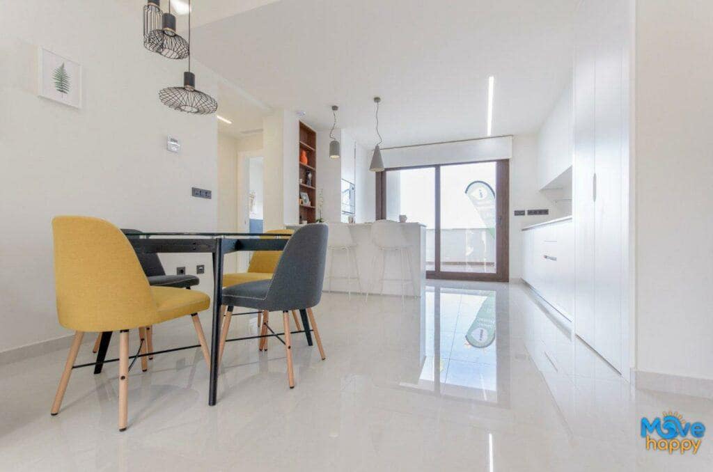 2 soverom Leilighet til salgs i Torrevieja med svømmebasseng garasje - € 275 000 (Ref: 8022023)