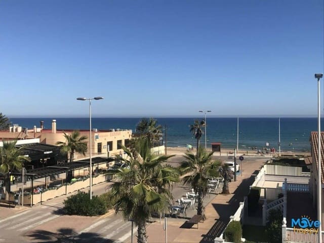 4 makuuhuone Huvila myytävänä paikassa Los Europeos, Torrevieja mukana uima-altaan 
autotalli - 940 000 € (Ref: 8022154)