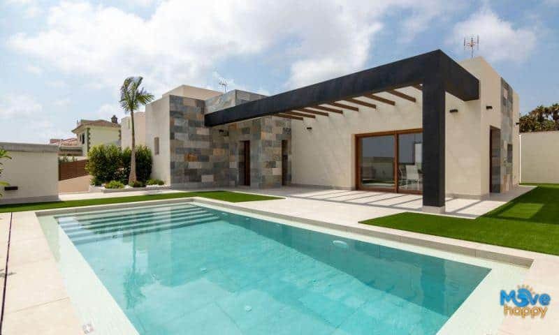 3 soveværelse Villa til salg i Torrevieja med swimmingpool garage - € 750.000 (Ref: 8022167)