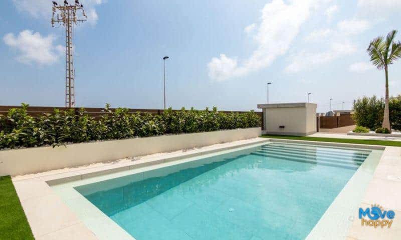 3 soveværelse Villa til salg i Torrevieja med swimmingpool garage - € 750.000 (Ref: 8022167)