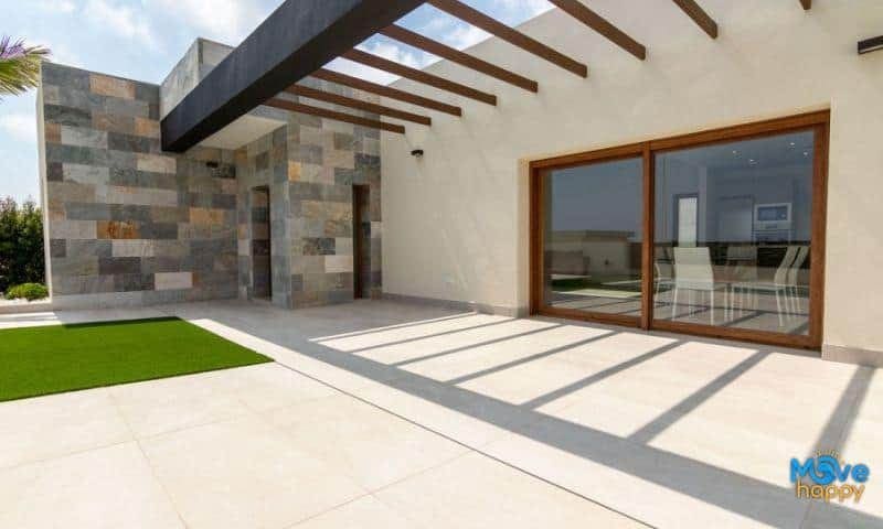 3 soveværelse Villa til salg i Torrevieja med swimmingpool garage - € 750.000 (Ref: 8022167)