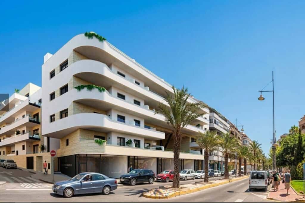 3 soveværelse Lejlighed til salg i Torrevieja med swimmingpool garage - € 398.000 (Ref: 8188833)