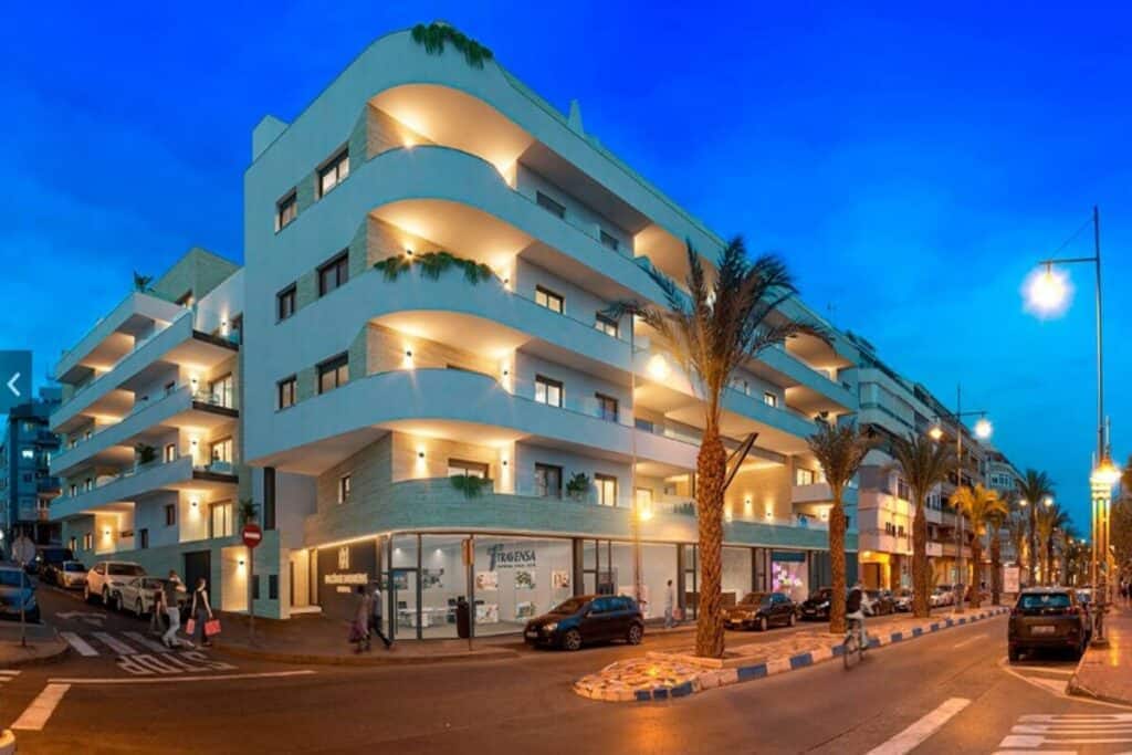 2 soveværelse Lejlighed til salg i Torrevieja med swimmingpool garage - € 315.000 (Ref: 8188835)