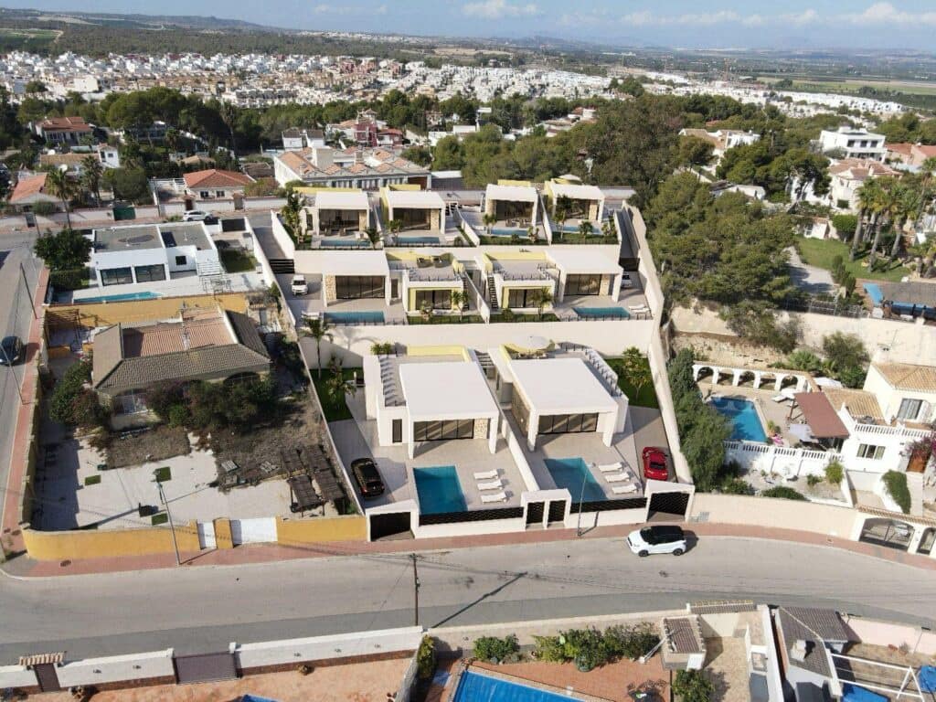 3 soveværelse Villa til salg i Torrevieja med swimmingpool garage - € 700.000 (Ref: 8826870)