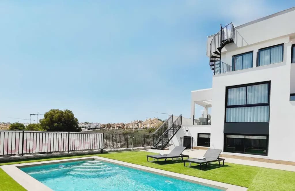 Chalet en Algorfa en venta con piscina garaje - 965.000 € (Ref: 9598637)