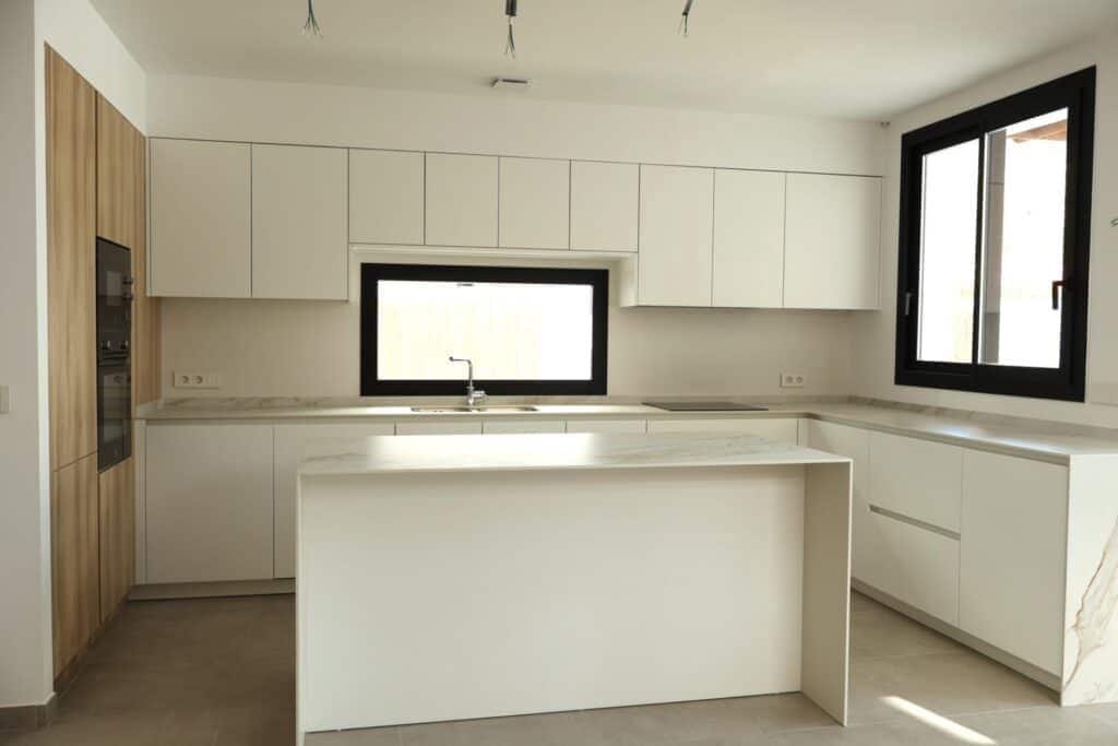 Chalet de 4 habitaciones en Alfaz del Pi / L'Alfàs del Pi en venta con piscina garaje - 875.000 € (Ref: 9714619)