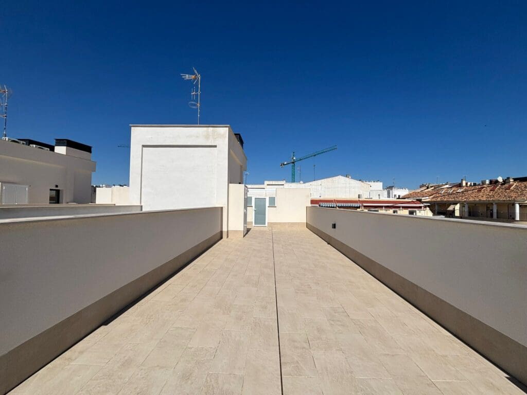 Ático de 3 habitaciones en Torrevieja en venta con piscina garaje - 399.000 € (Ref: 9726299)