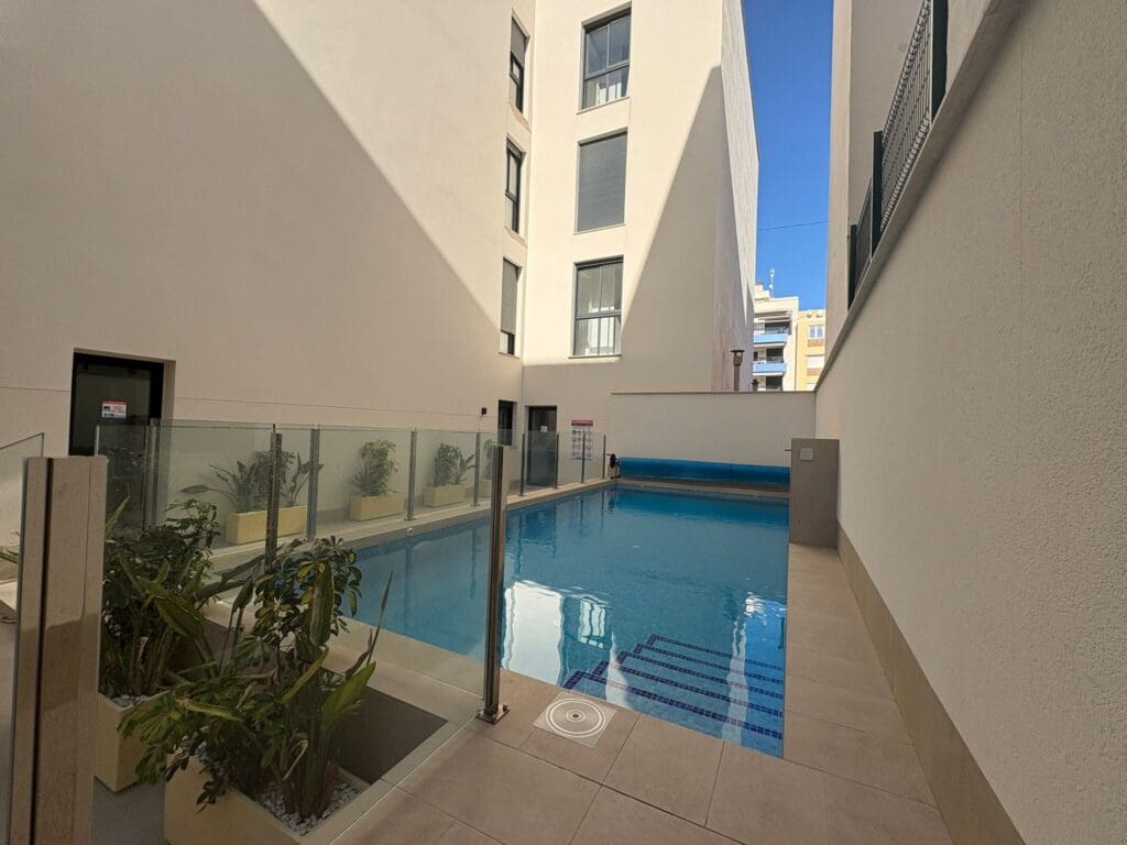 Ático de 3 habitaciones en Torrevieja en venta con piscina garaje - 399.000 € (Ref: 9726299)