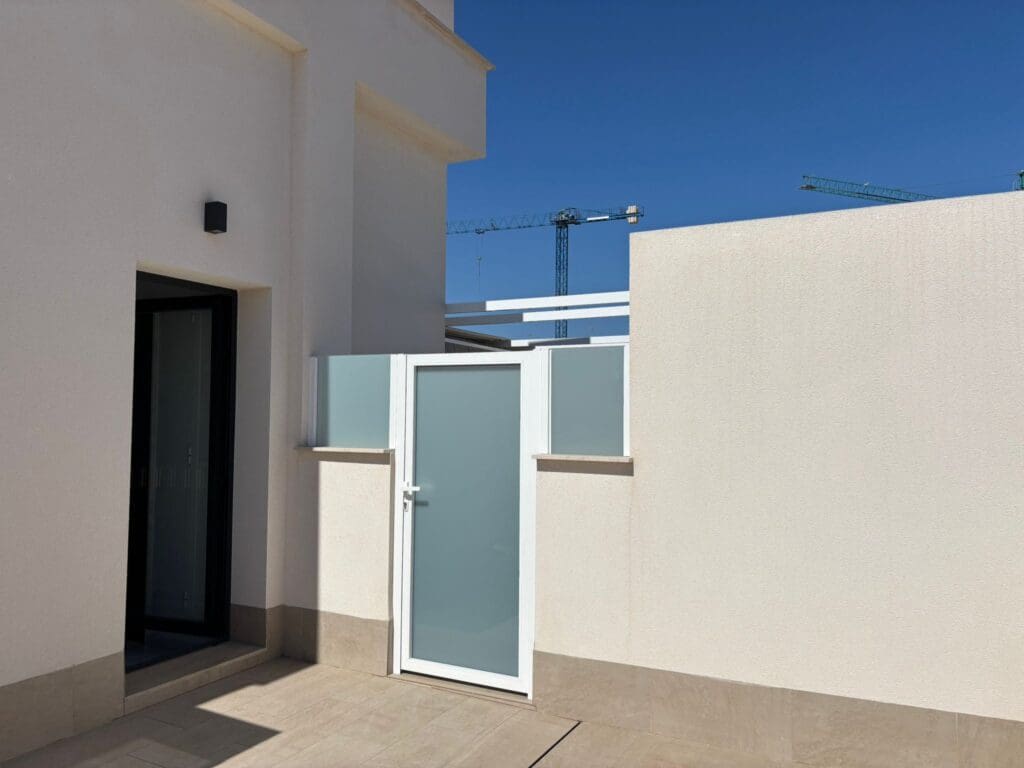 Ático de 3 habitaciones en Torrevieja en venta con piscina garaje - 399.000 € (Ref: 9726299)