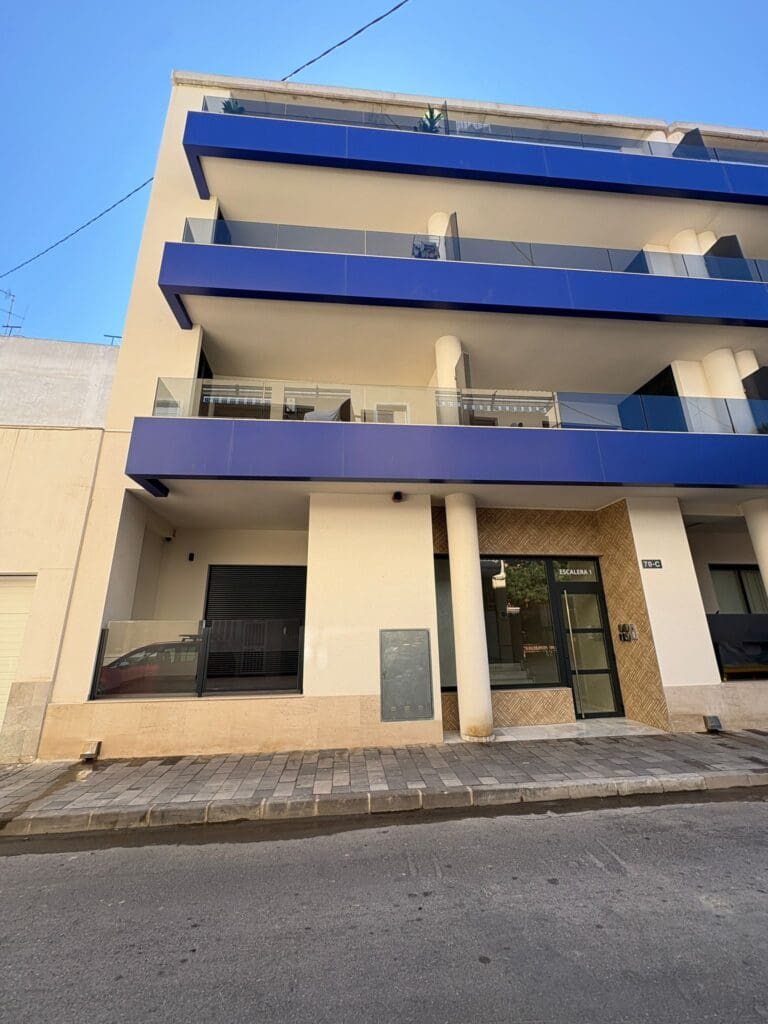 Ático de 3 habitaciones en Torrevieja en venta con piscina garaje - 399.000 € (Ref: 9726299)