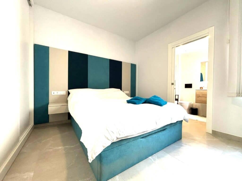 3 bedroom Penthouse for sale in Torrevieja with pool garage - € 399,000 (Ref: 9726299)