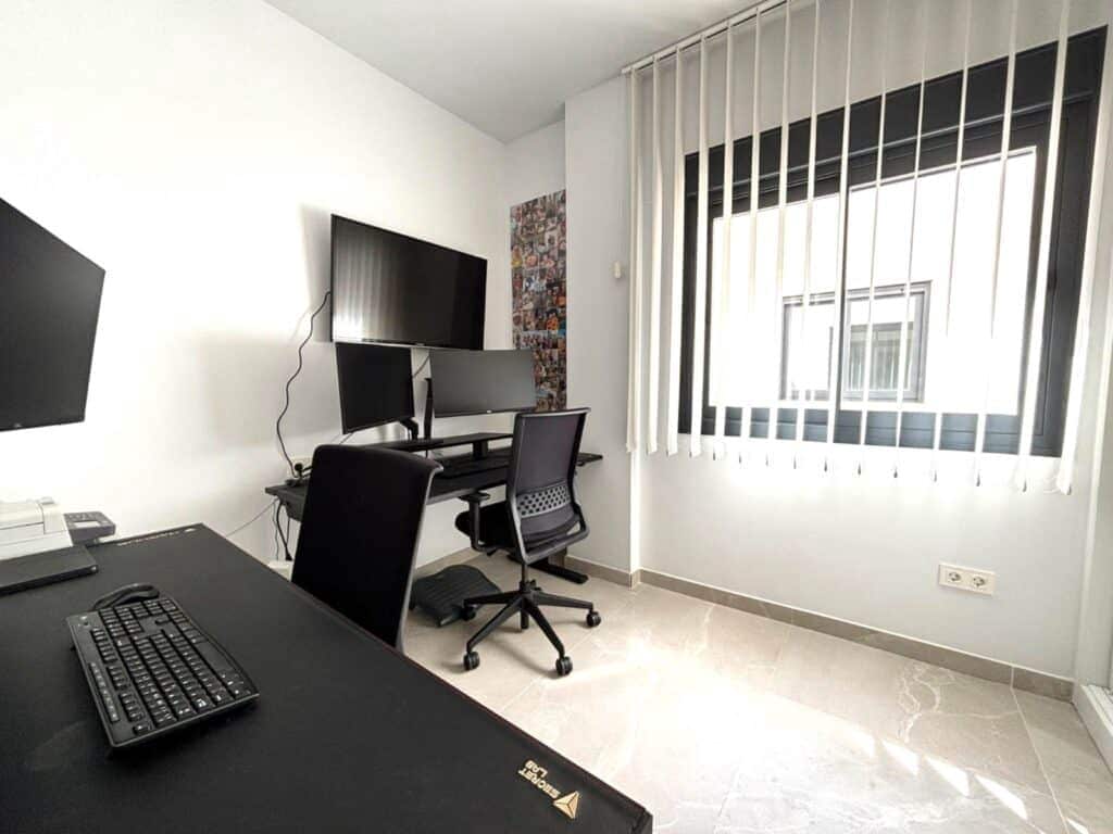 3 bedroom Penthouse for sale in Torrevieja with pool garage - € 399,000 (Ref: 9726299)