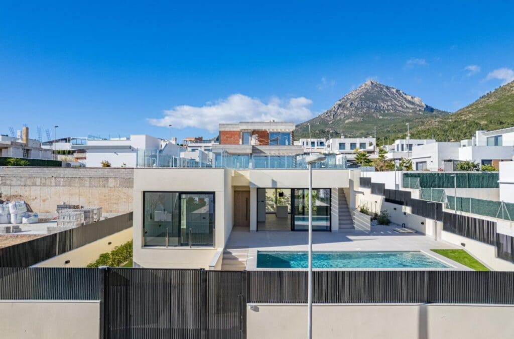 4 makuuhuone Huvila myytävänä paikassa Polop mukana uima-altaan 
autotalli - 970 000 € (Ref: 9772661)