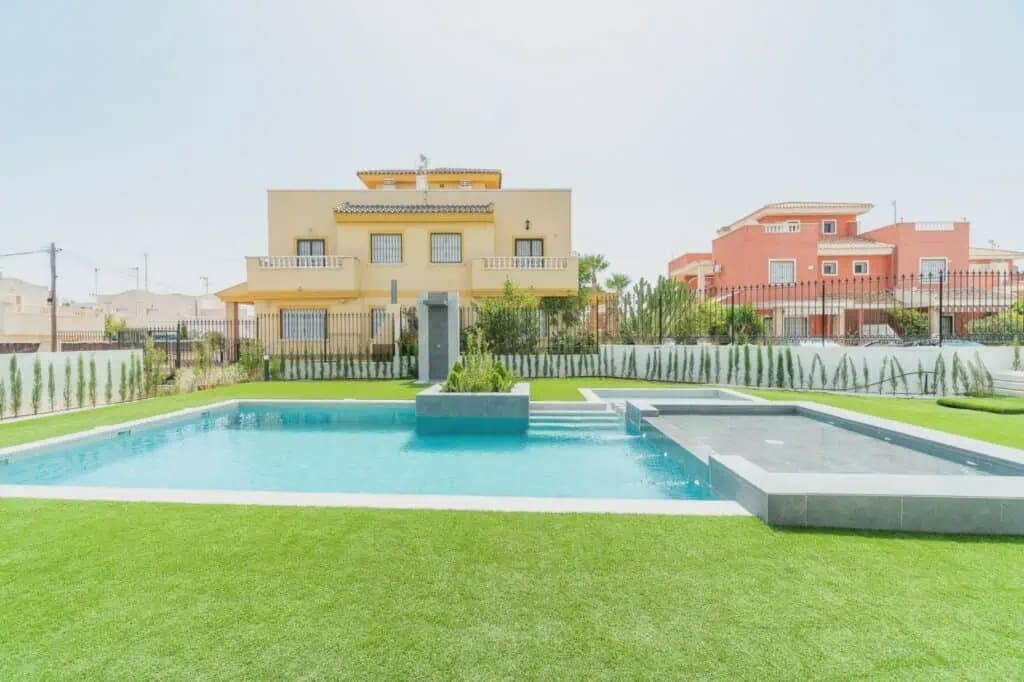 2 soveværelse Lejlighed til salg i Torrevieja med swimmingpool garage - € 340.000 (Ref: 9908921)