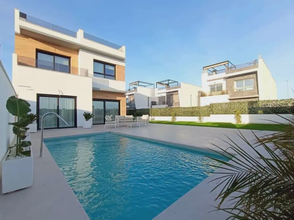 3 soveværelse Villa til salg i Benijofar med swimmingpool garage - € 465.000 (Ref: 9975821)