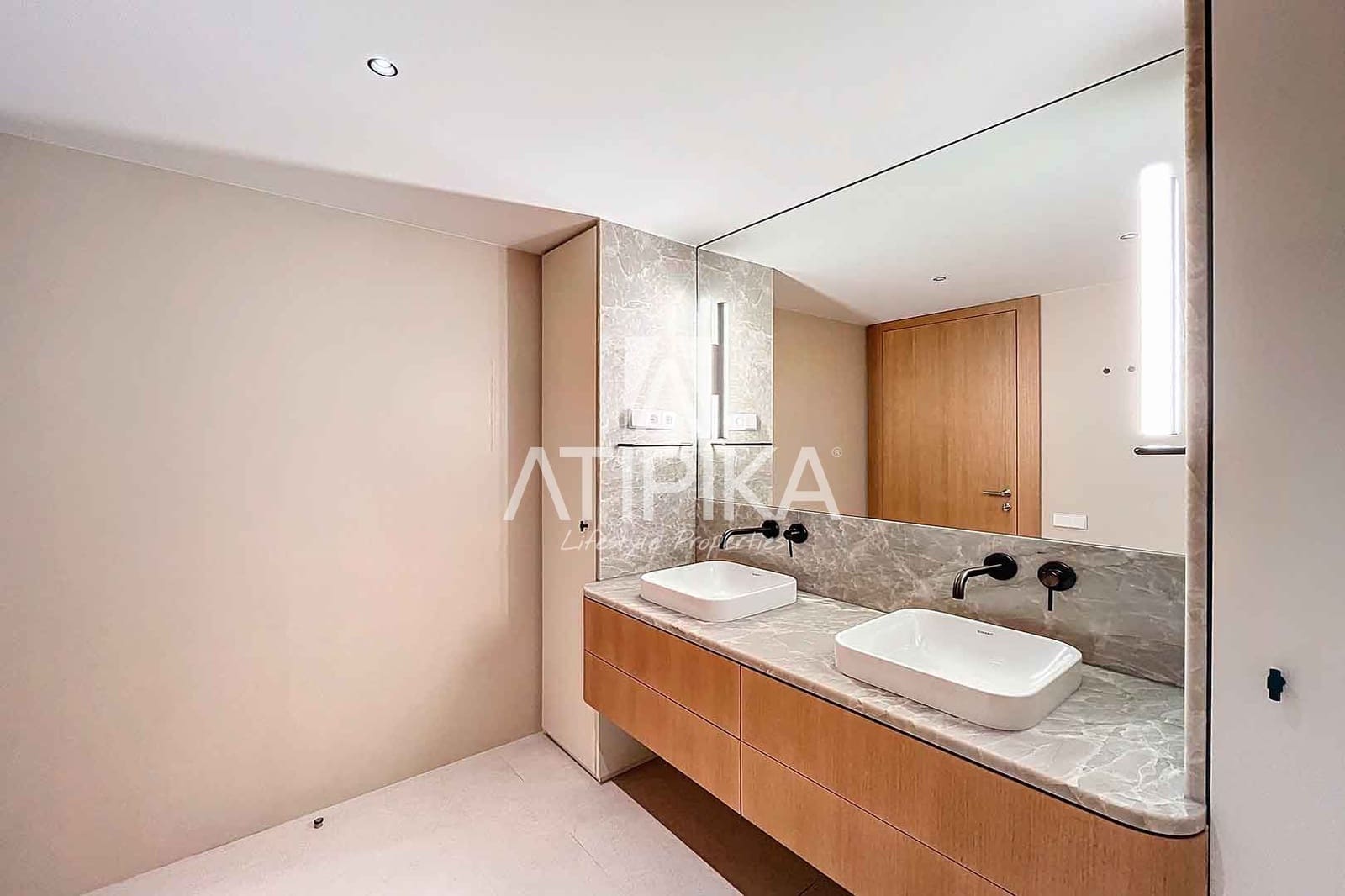 4 sypialnia Apartament na sprzedaż w Miasto Barcelona z basenem - 1 795 000 € (Ref: 10008216)