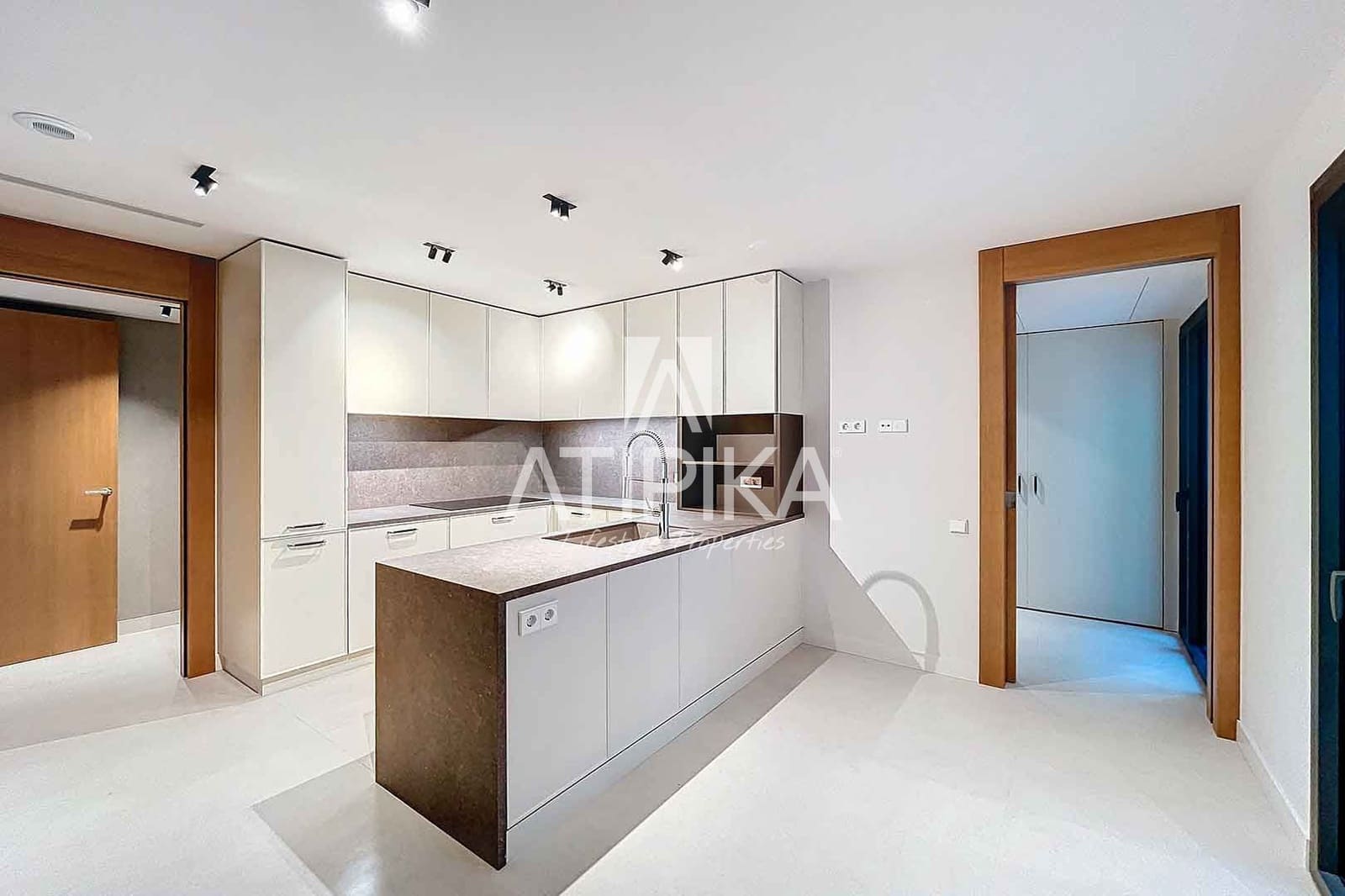 4 soverom Leilighet til salgs i Barcelona by med svømmebasseng - € 1 856 000 (Ref: 10008218)