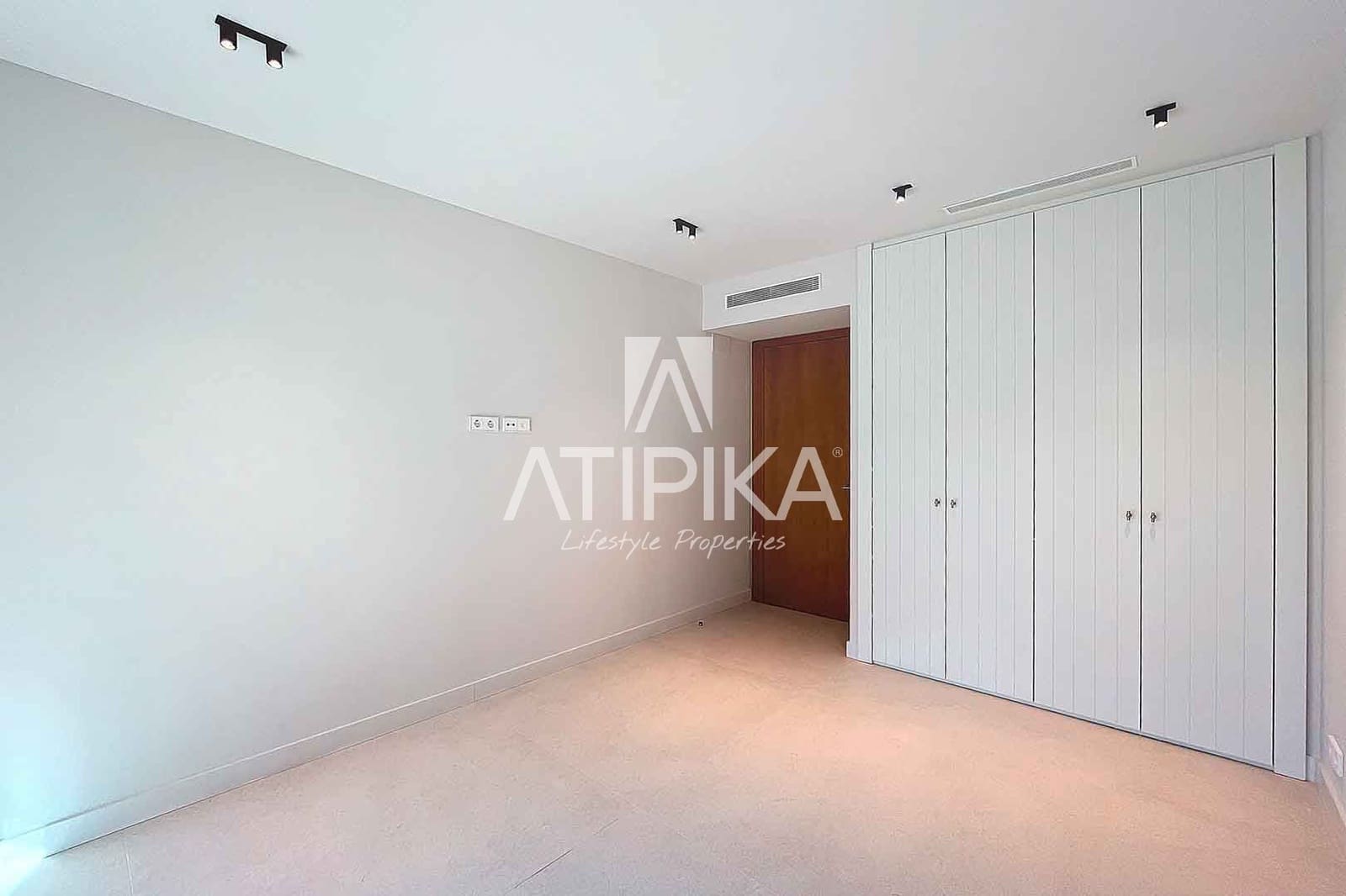 4 soverom Leilighet til salgs i Barcelona by med svømmebasseng - € 1 856 000 (Ref: 10008218)