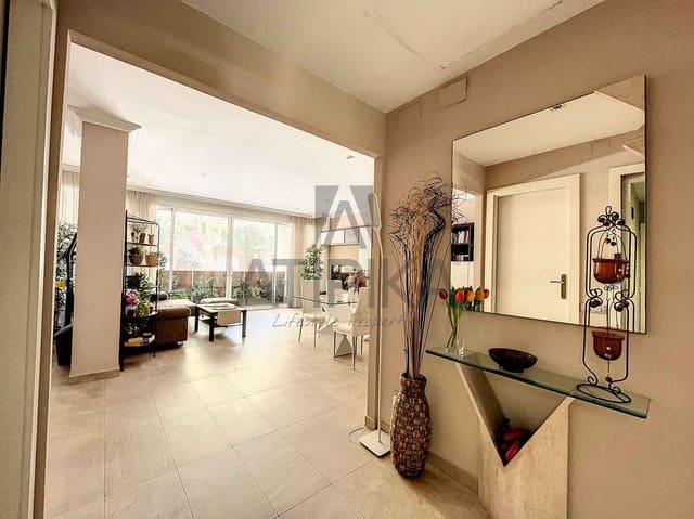 3 soveværelse Lejlighed til salg i Barcelona by - € 765.000 (Ref: 10008235)