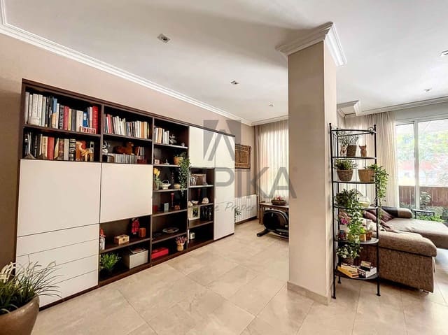 3 soveværelse Lejlighed til salg i Barcelona by - € 765.000 (Ref: 10008235)