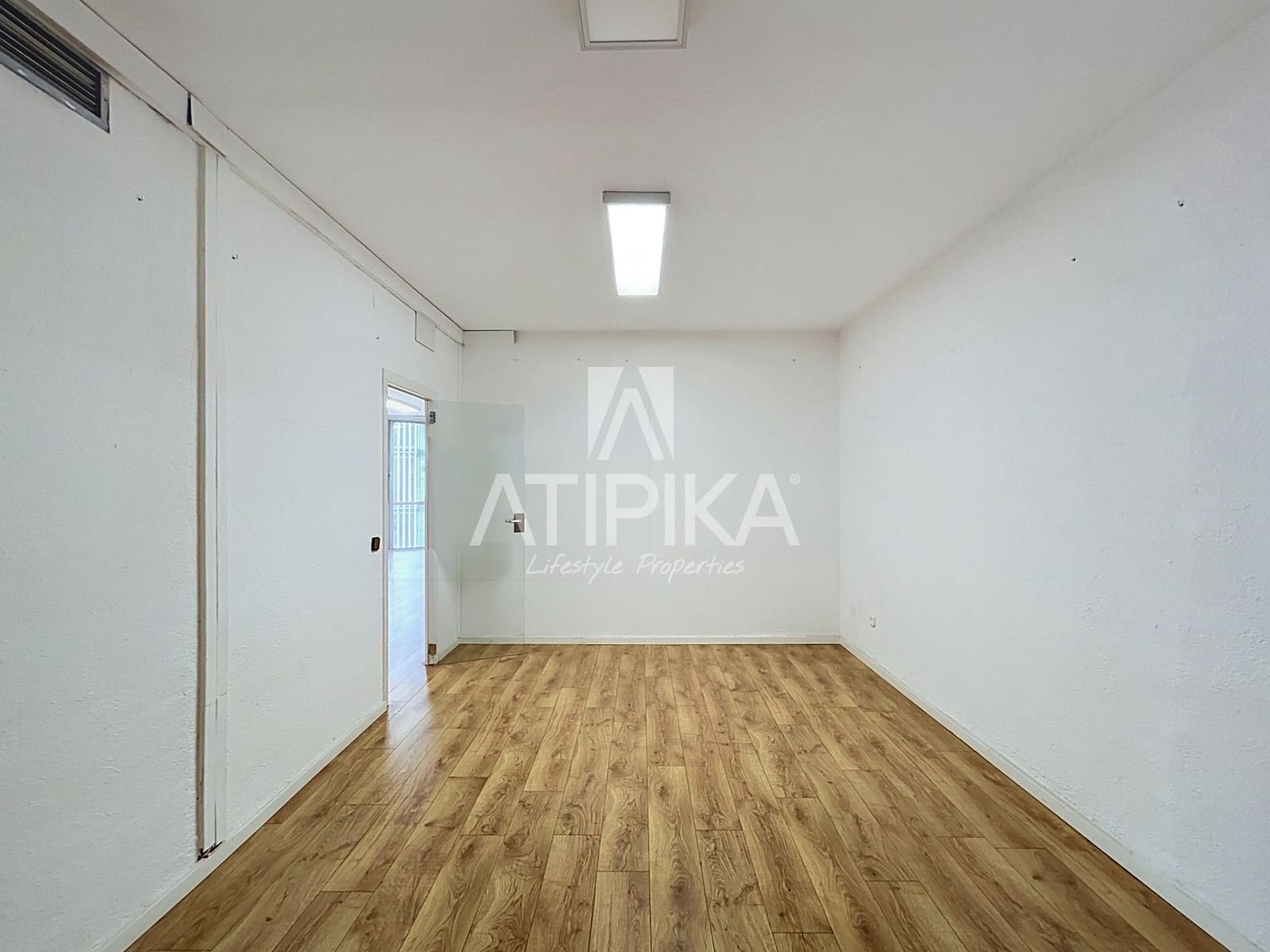 3 soverom Kontor til leie i Barcelona by med garasje - € 3 100 (Ref: 10010158)
