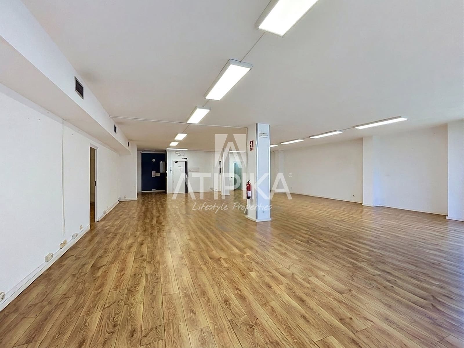 3 soverom Kontor til leie i Barcelona by med garasje - € 3 100 (Ref: 10010158)