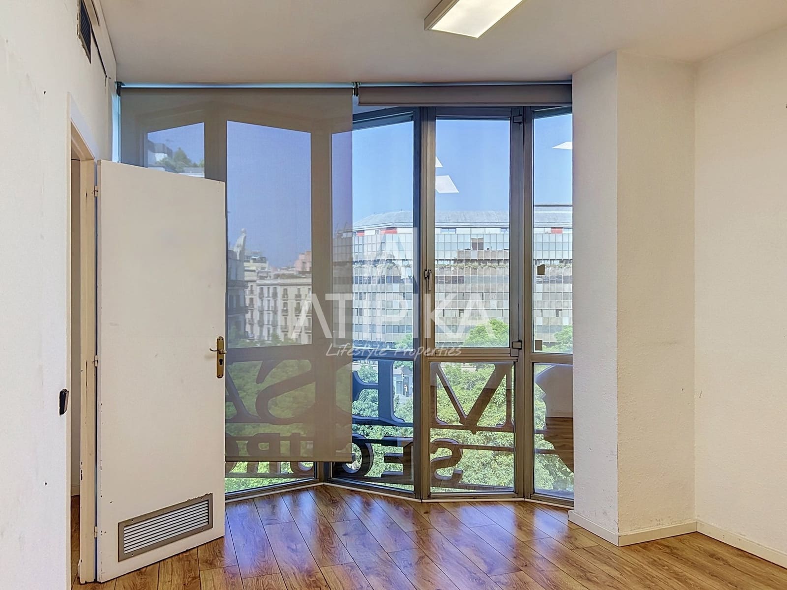 3 soverom Kontor til leie i Barcelona by med garasje - € 3 100 (Ref: 10010158)