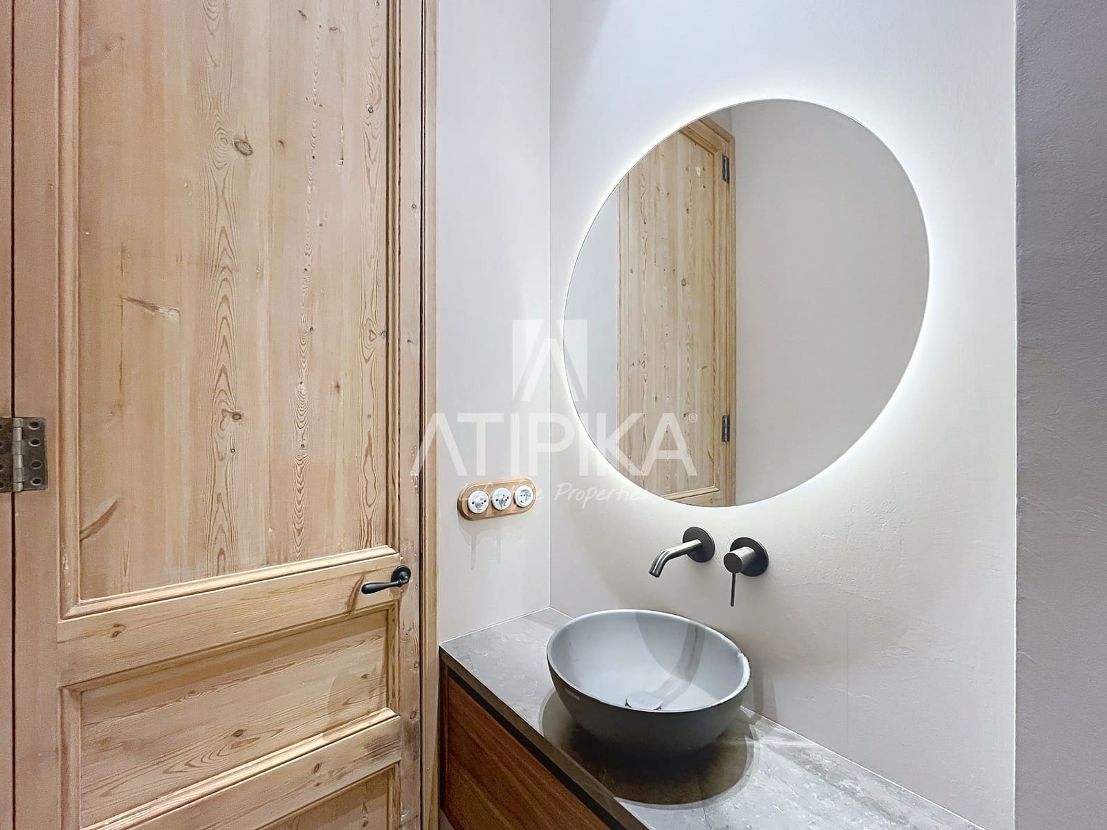 3 bedroom Apartment for sale in Barcelona city - € 1,285,000 (Ref: 10017005)