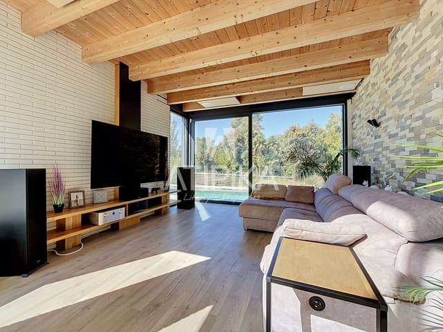 5 Zimmer Villa zu verkaufen in Begues mit Pool - 1.290.000 € (Ref: 10020092)