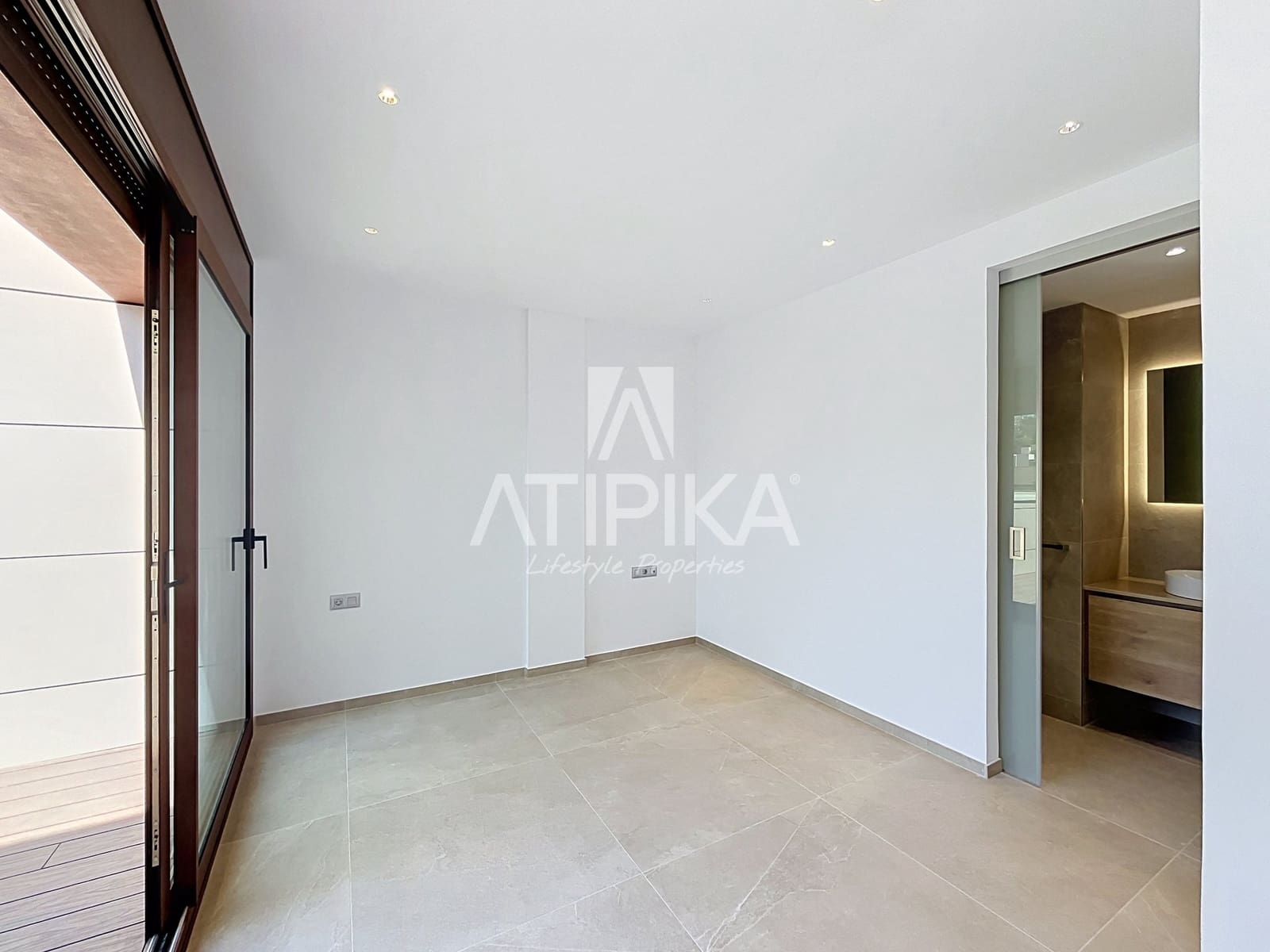 3 bedroom Penthouse for sale in Castelldefels with pool - € 1,395,000 (Ref: 10048659)