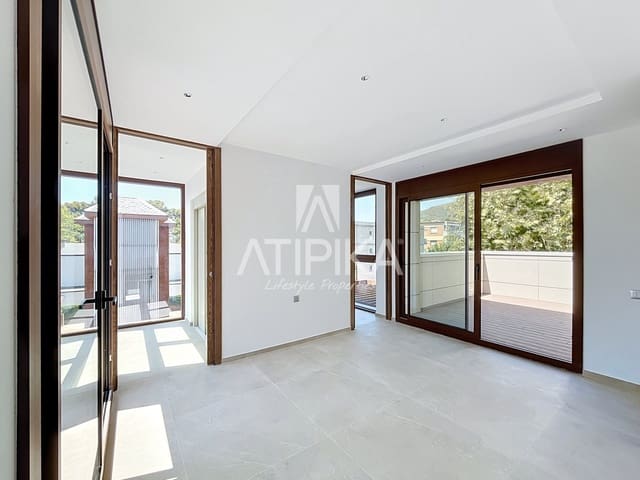 3 sypialnia Penthouse na sprzedaż w Castelldefels z basenem - 1 395 000 € (Ref: 10048659)