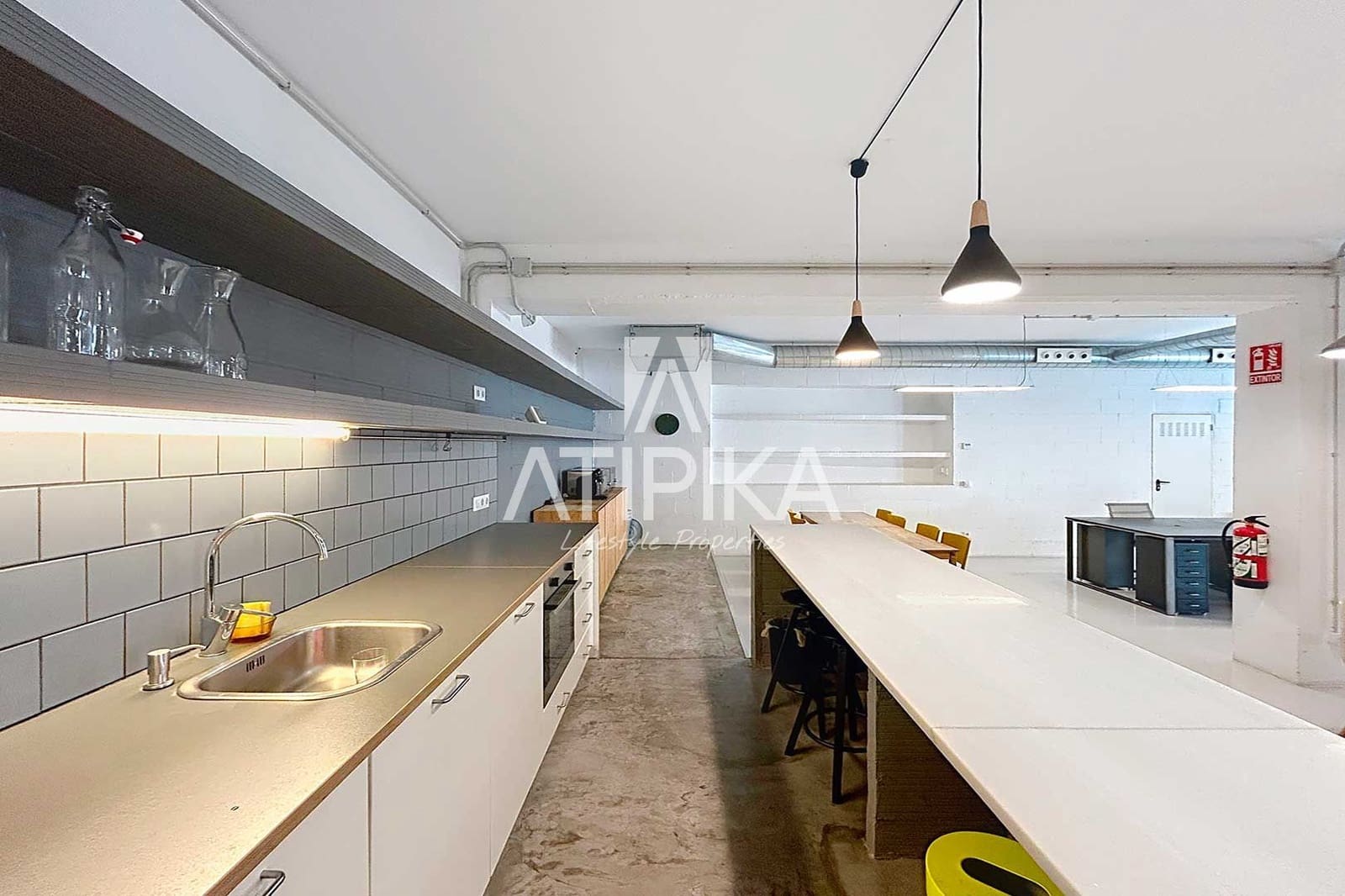 Local Commercial de 6 chambres à louer à Barcelone ville - 5 000 € (Ref: 10048661)