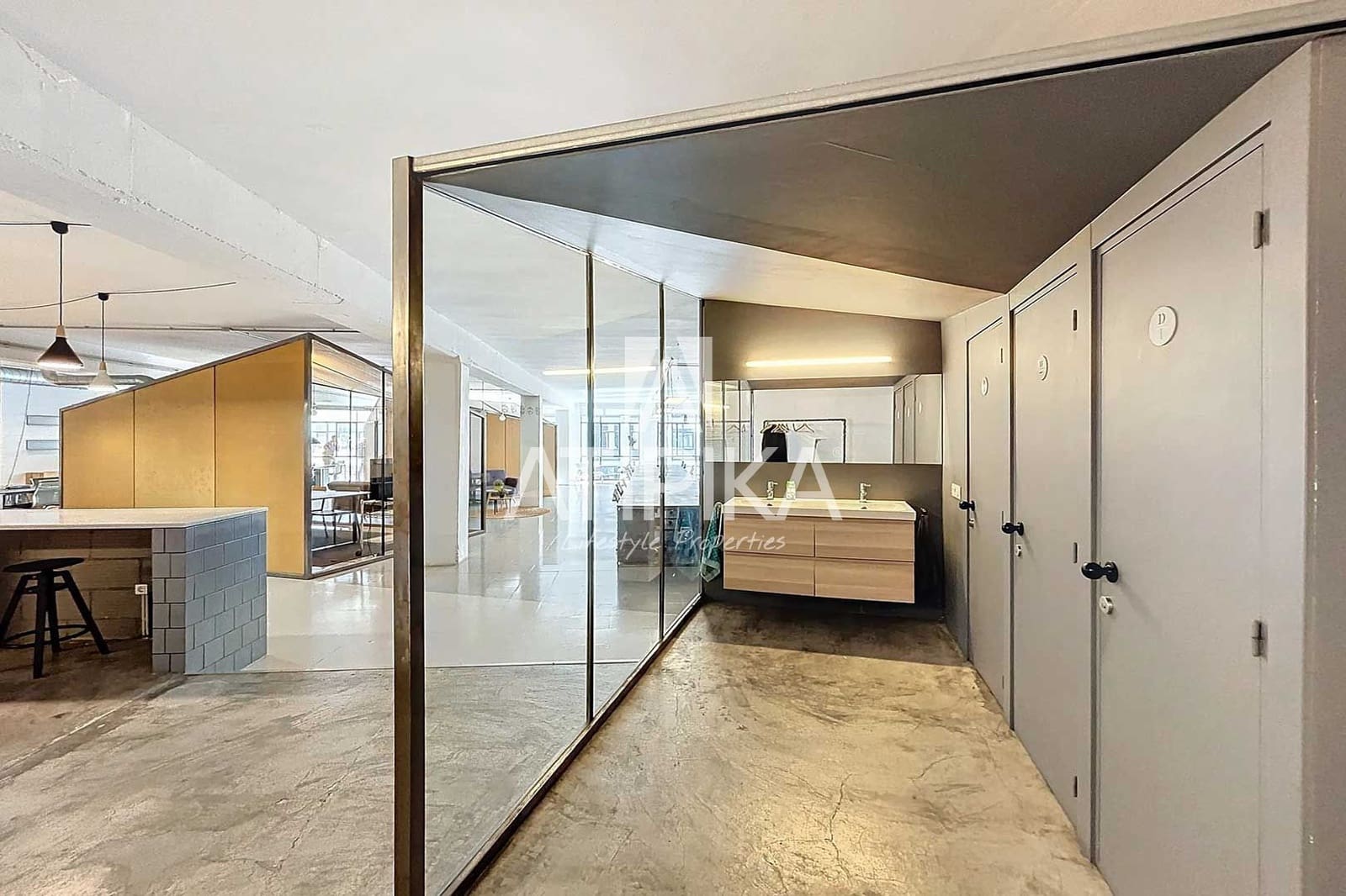 Local Commercial de 6 chambres à louer à Barcelone ville - 5 000 € (Ref: 10048661)