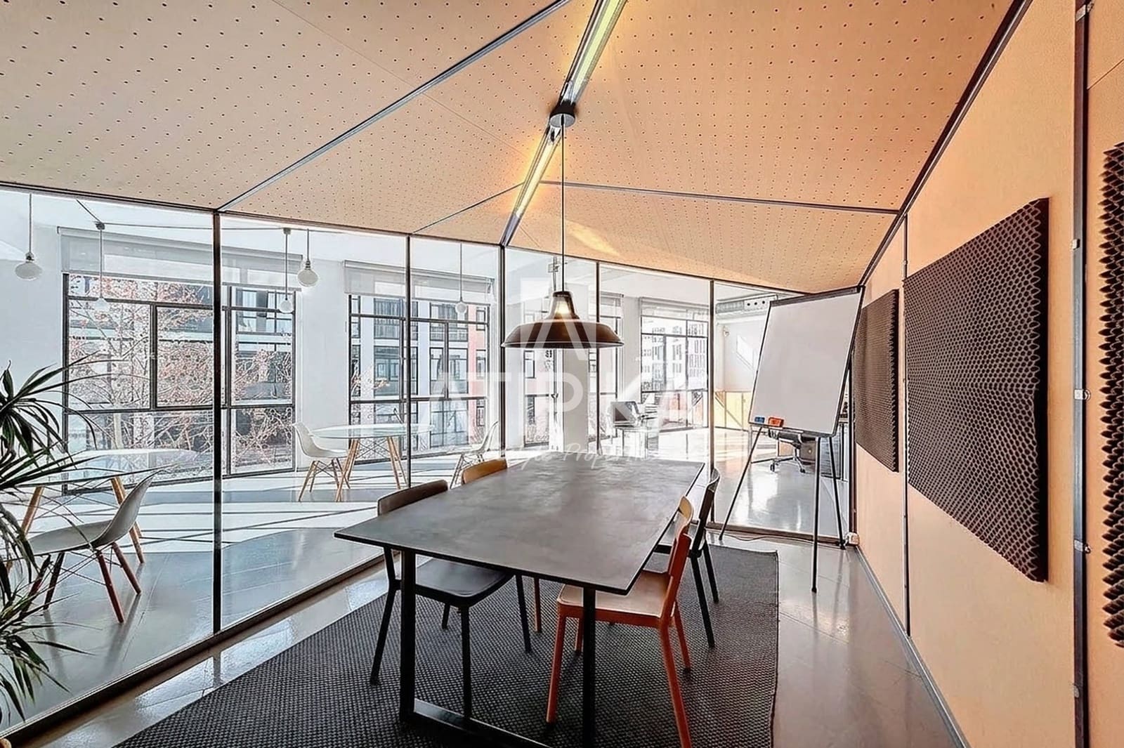 Local Commercial de 6 chambres à louer à Barcelone ville - 5 000 € (Ref: 10048661)