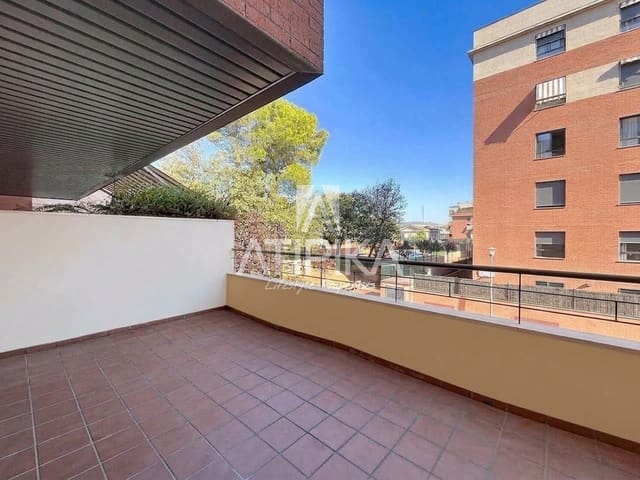 2 sovrum Lägenhet till salu i Sabadell med pool - 349 000 € (Ref: 10054583)