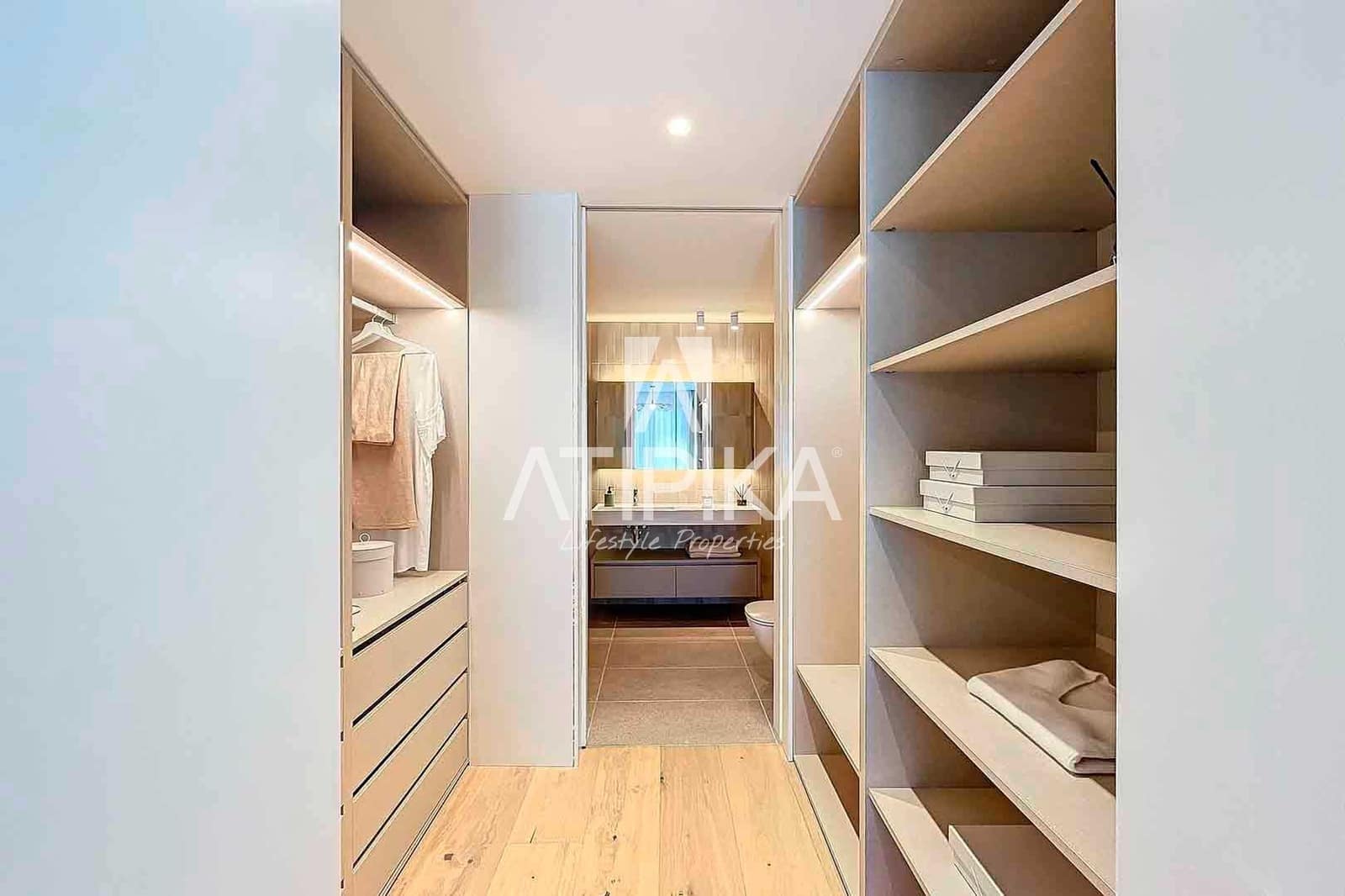 2 bedroom Apartment for sale in Barcelona city - € 1,800,000 (Ref: 10054584)