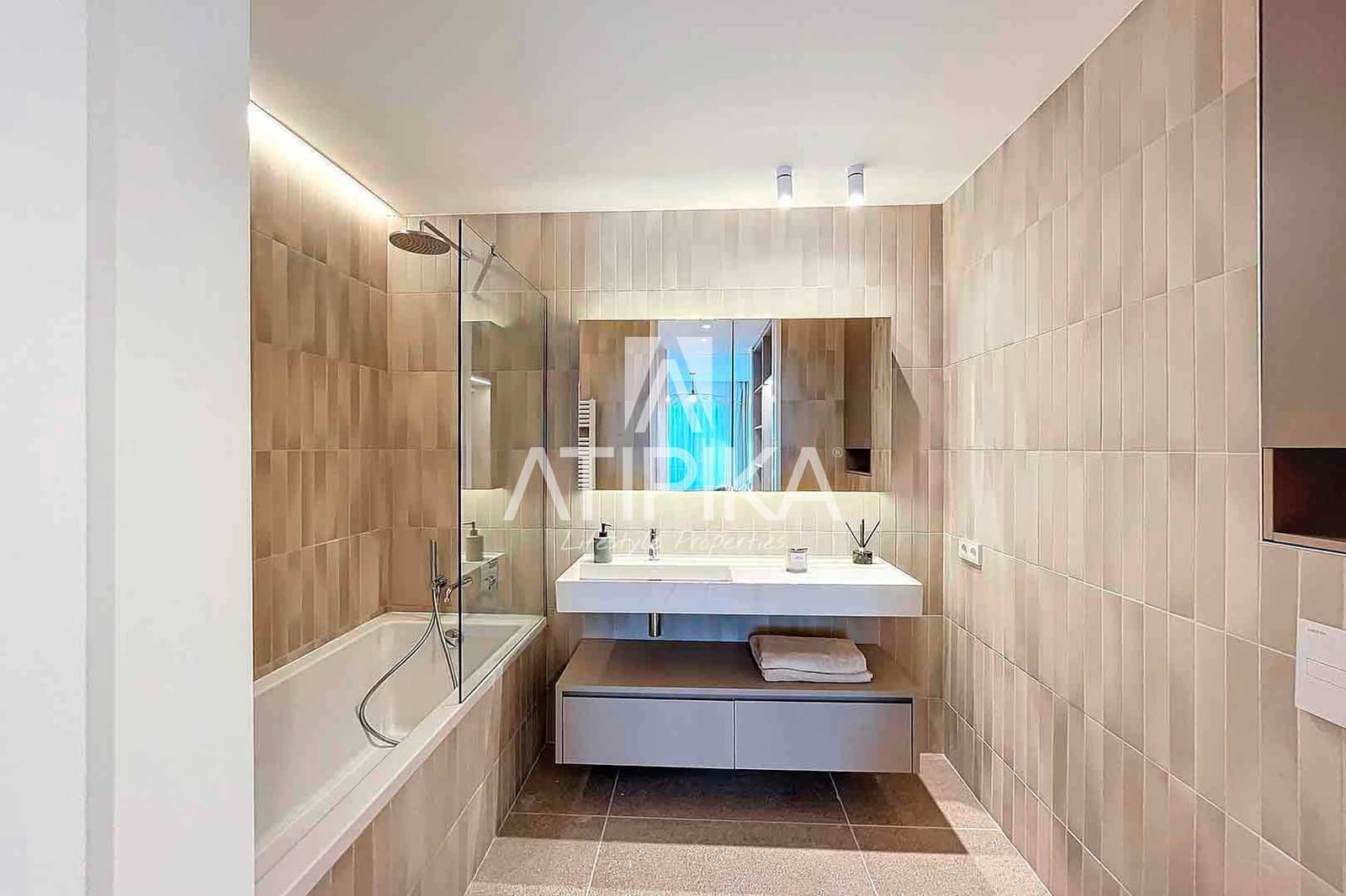 2 bedroom Apartment for sale in Barcelona city - € 1,800,000 (Ref: 10054584)