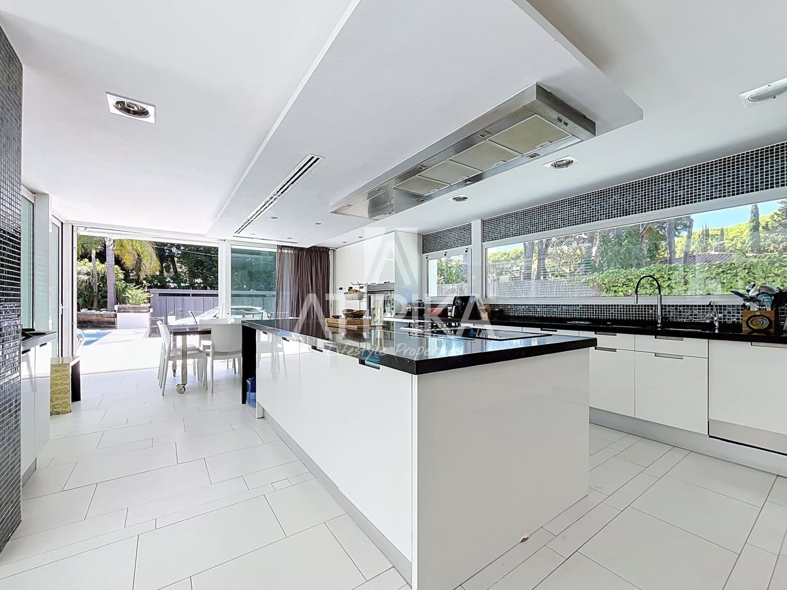 7 bedroom Villa for sale in Castelldefels with pool garage - € 3,500,000 (Ref: 10063698)