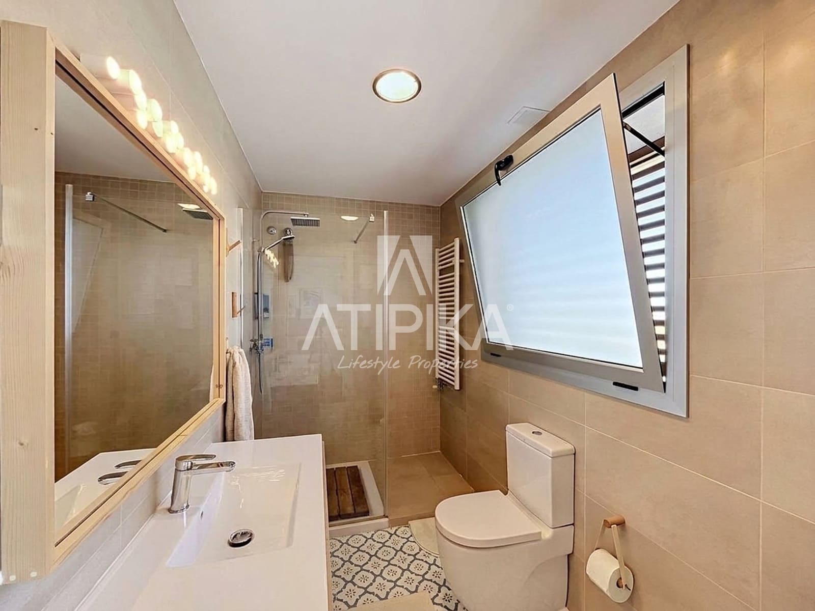 4 makuuhuone Huvila myytävänä paikassa Sitges mukana uima-altaan - 1 100 000 € (Ref: 10085424)