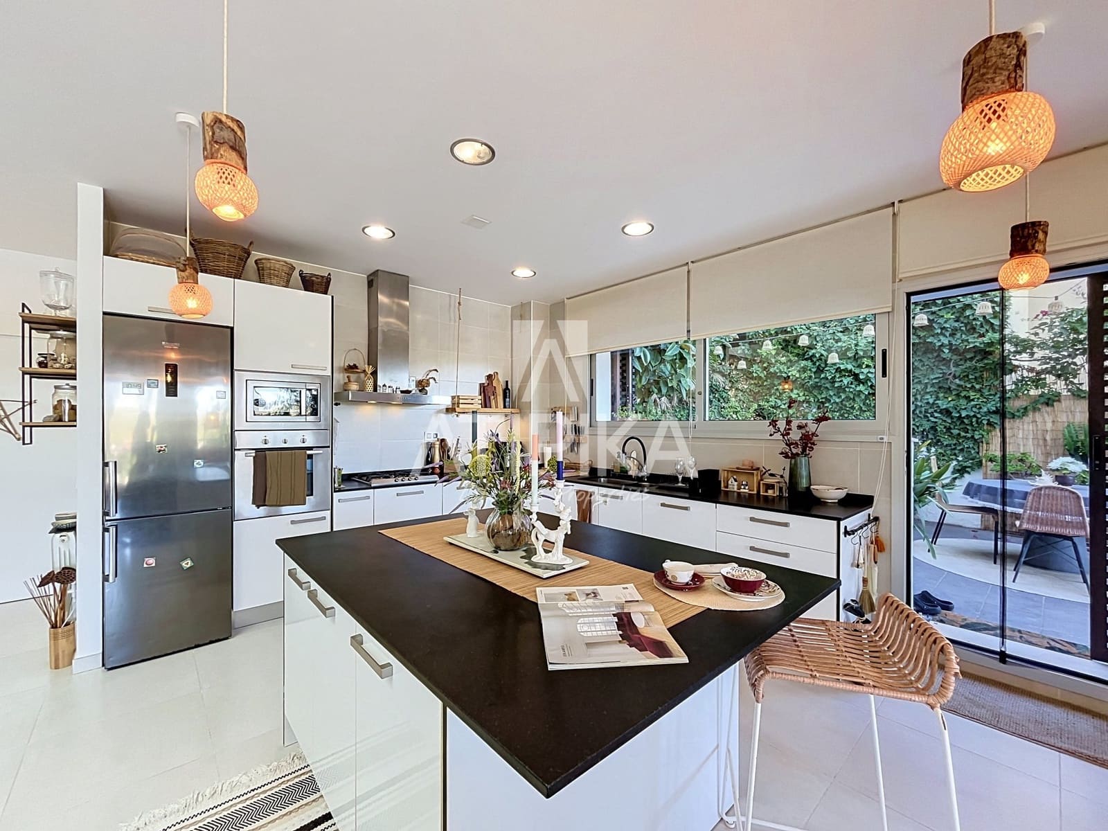 4 makuuhuone Huvila myytävänä paikassa Sitges mukana uima-altaan - 1 100 000 € (Ref: 10085424)