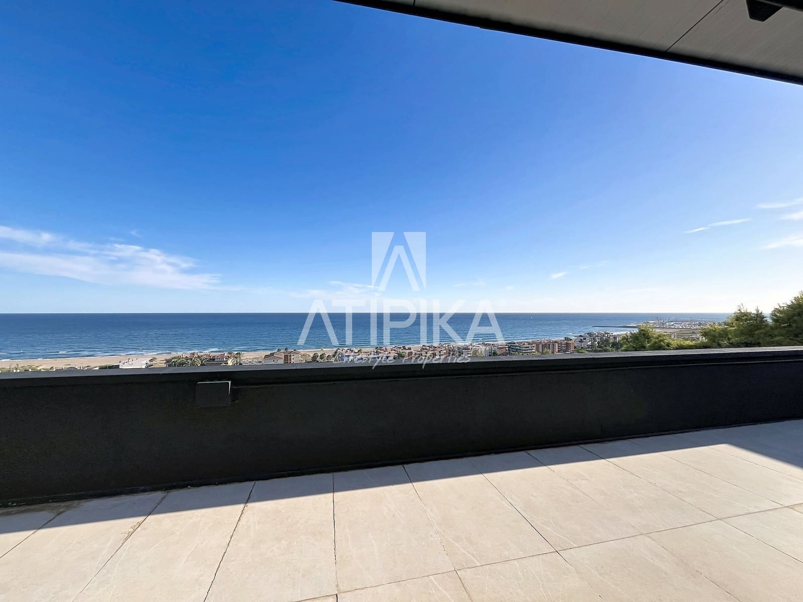 4 bedroom Villa for rent in Les Botigues de Sitges with pool - € 6,950 (Ref: 10085425)