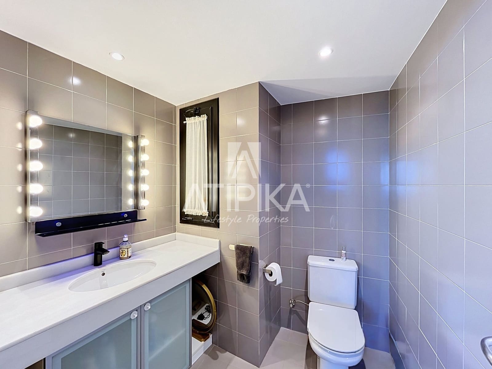 4 bedroom Villa for rent in Les Botigues de Sitges with pool - € 6,950 (Ref: 10085425)